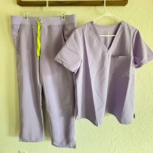 Figs Lavendar Dew scrubs size large